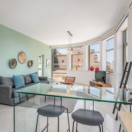 Superbe Apt Avec Terrasse Tres Proche De La Mer ! Tel Aviv Luaran gambar
