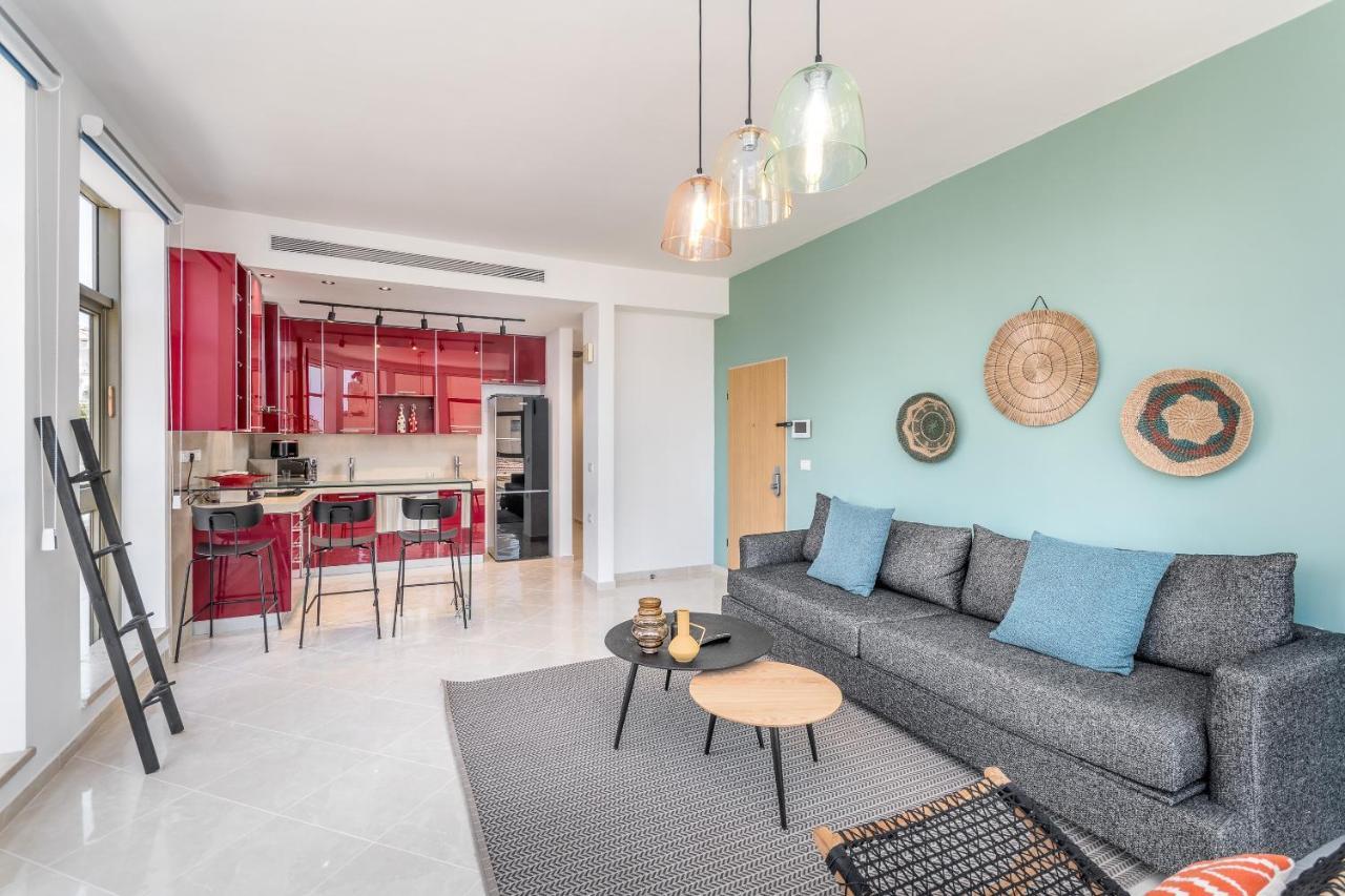 Superbe Apt Avec Terrasse Tres Proche De La Mer ! Tel Aviv Luaran gambar