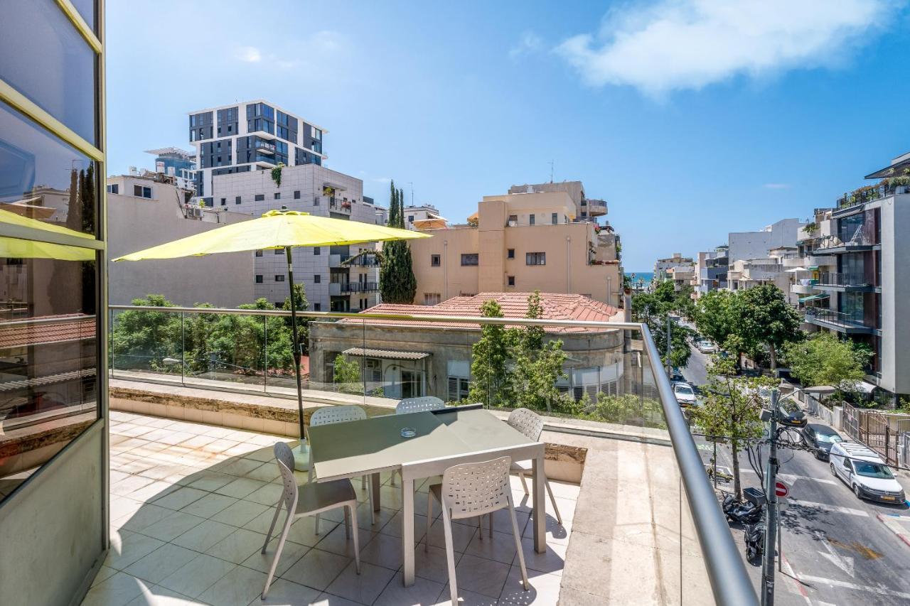 Superbe Apt Avec Terrasse Tres Proche De La Mer ! Tel Aviv Luaran gambar