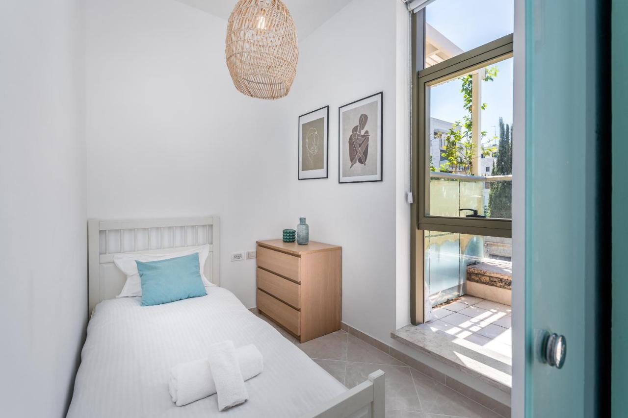 Superbe Apt Avec Terrasse Tres Proche De La Mer ! Tel Aviv Luaran gambar